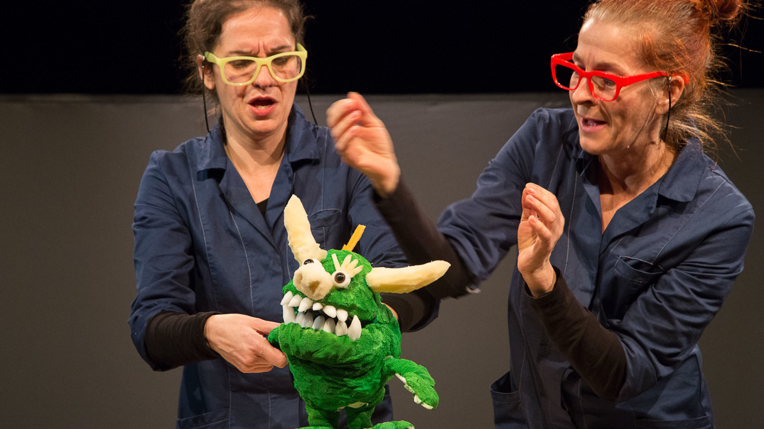 Theater Gustavs Schwestern Der Tag an dem Louis gefressen wurde